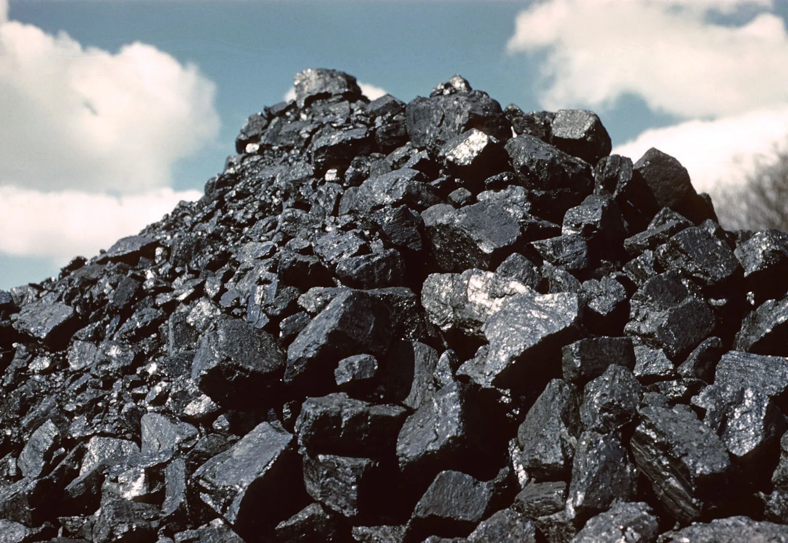 Coal-increase-process-energy-Earth-coal-air